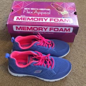 Skechers tennis shoes